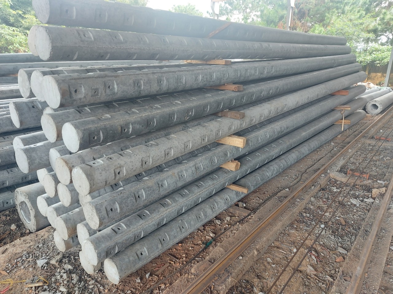 Cách Nhận Biết Trụ Điện Bê Tông Đạt Chuẩn Chất Lượng