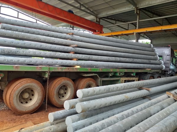 Nên Chọn Trụ Điện Bê Tông Hay Trụ Thép?